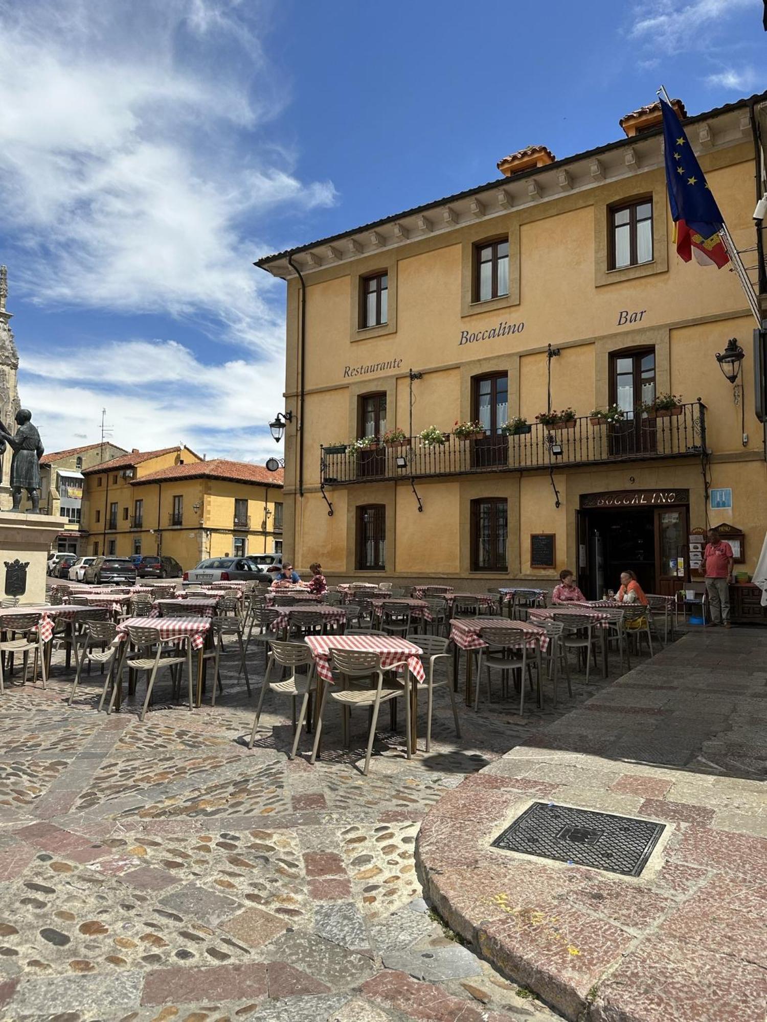 Hostal Restaurante Boccalino León Exterior foto