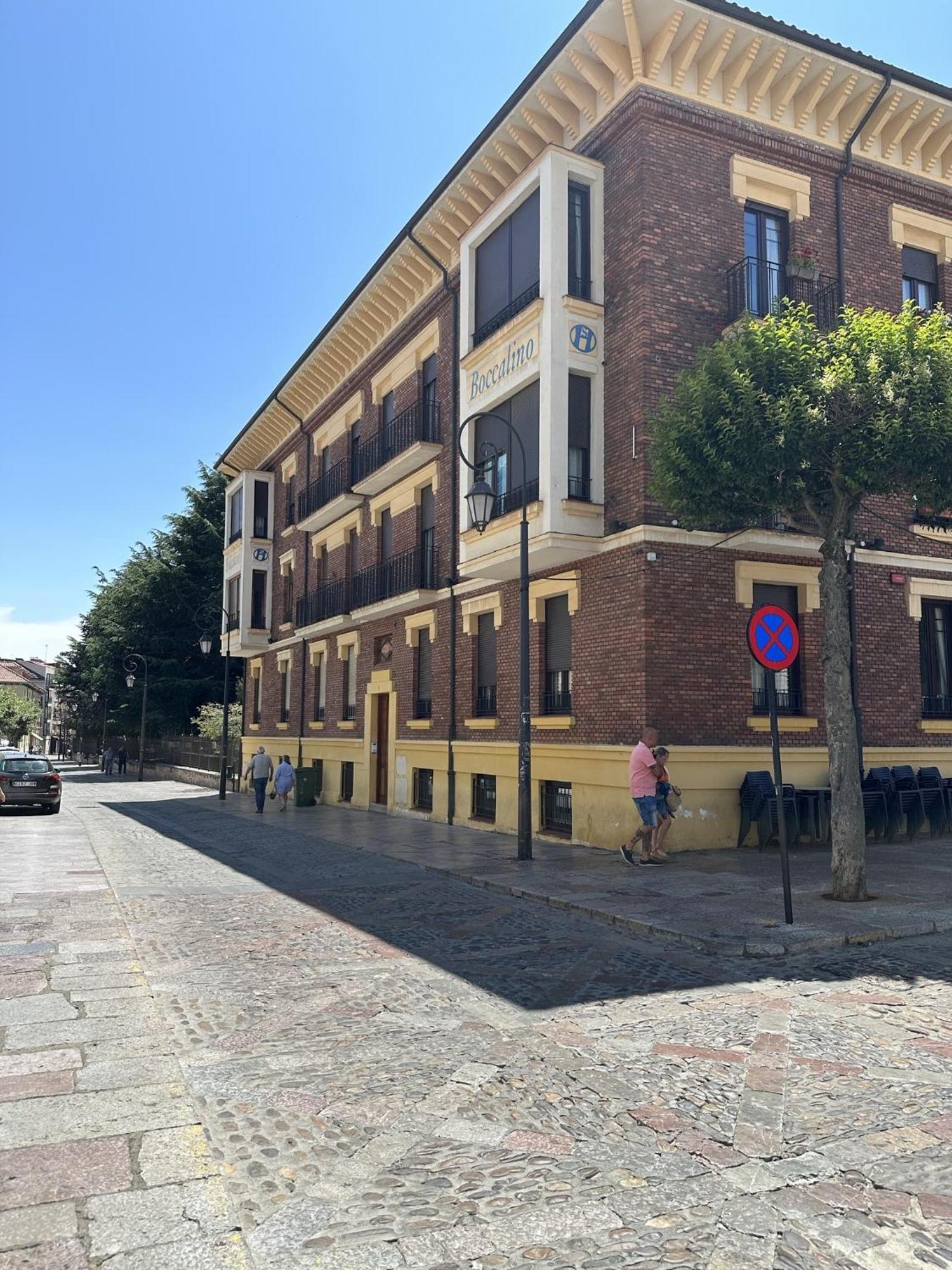 Hostal Restaurante Boccalino León Exterior foto